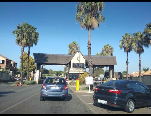 2 bed property to rent in MOOIKLOOF RIDGE